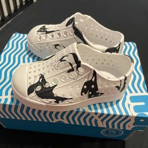Toddler Native Orca shoes size 5